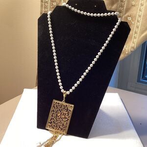 Elegant Gold and White Pendant Long Necklace